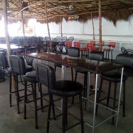 Gumleaves Hotel And Restaurant Olongapo Esterno foto